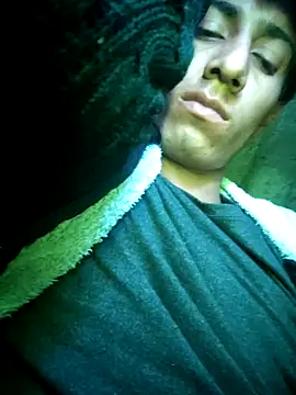 Snapshot of alexander32r chatting on 12/23/25, 05:27 alexander32r online show from 12/23/25, 05:27