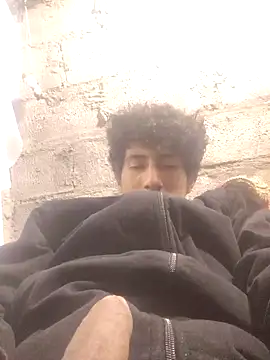 Snapshot of alexander32r chatting on 02/05/26, 04:06 alexander32r online show from 02/05/26, 04:06