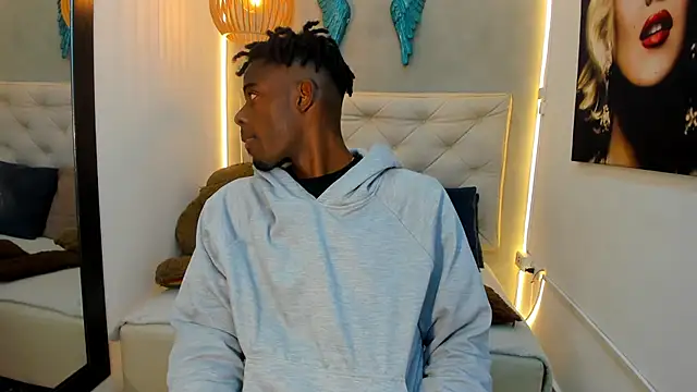 Snapshot of royce_ebony chatting on 03/17/26, 02:16 royce ebony online show from 03/17/26, 02:16