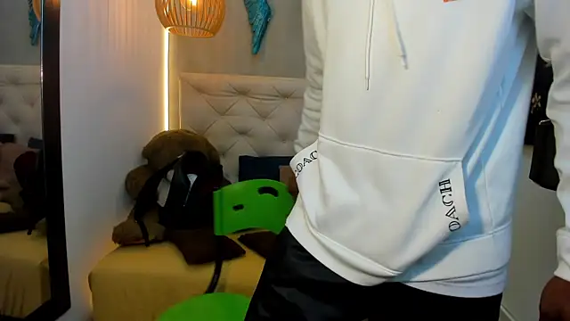 Snapshot of royce_ebony chatting on 03/20/26, 02:27 royce ebony online show from 03/20/26, 02:27