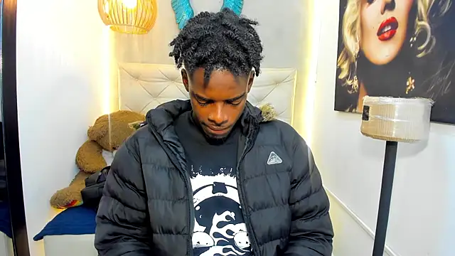 Snapshot of royce_ebony chatting on 04/09/26, 02:33 royce ebony online show from 04/09/26, 02:33