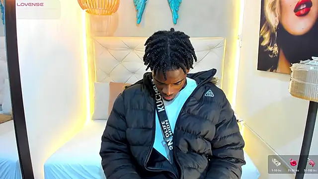 Snapshot of royce_ebony chatting on 04/22/26, 02:36 royce ebony online show from 04/22/26, 02:36