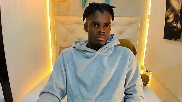 Snapshot of royce_ebony chatting on 04/23/26, 02:35 royce ebony online show from 04/23/26, 02:35