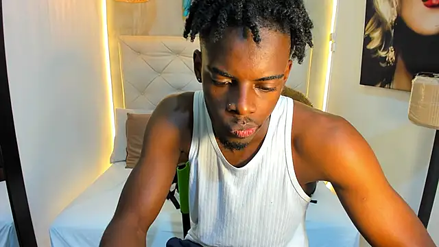 Snapshot of royce_ebony chatting on 04/29/26, 02:37 royce ebony online show from 04/29/26, 02:37