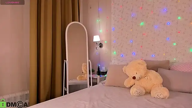 Jennifer Wadee online show from 12/20/25, 08:49