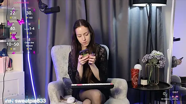 Snapshot of Anal_Girl_ chatting on 07/14/26, 05:18 Anal Girl online show from 07/14/26, 05:18