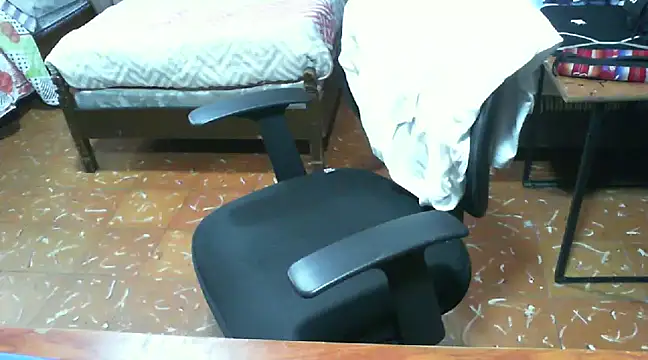 Snapshot of Roberto3102 chatting on 01/04/25, 01:42 Roberto3102 online show from 01/04/25, 01:42