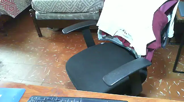 Snapshot of Roberto3102 chatting on 03/22/25, 06:36 Roberto3102 online show from 03/22/25, 06:36