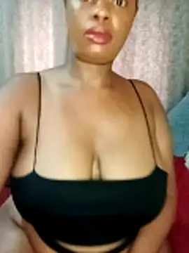 Snapshot of Luciouslips00 chatting on 11/08/25, 11:32 Luciouslips00 online show from 11/08/25, 11:32