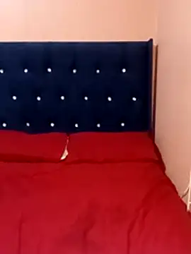 Snapshot of Luciouslips00 chatting on 02/19/26, 09:44 Luciouslips00 online show from 02/19/26, 09:44