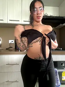 Snapshot of AndyFire69 chatting on 10/06/25, 05:54 AndyFire69 online show from 10/06/25, 05:54