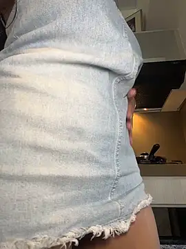 Snapshot of AndyFire69 chatting on 12/05/25, 03:52 AndyFire69 online show from 12/05/25, 03:52