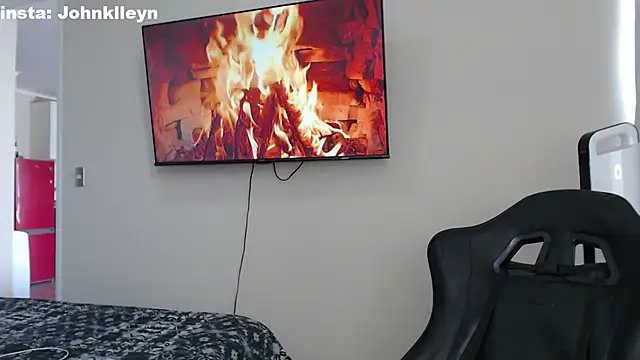 Snapshot of jonhklleyn chatting on 10/27/25, 07:18 jonhklleyn online show from 10/27/25, 07:18