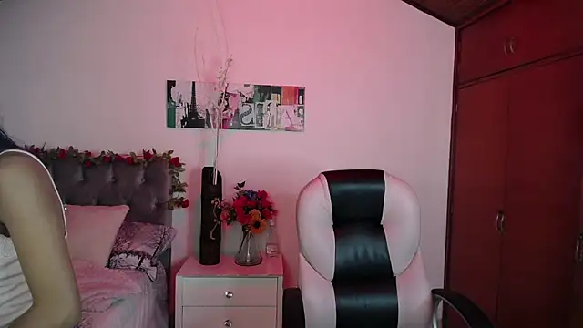 Snapshot of Kitty_Pam chatting on 12/31/24, 06:35 Kitty Pam online show from 12/31/24, 06:35