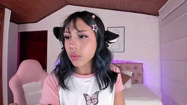 Snapshot of Kitty_Pam chatting on 01/15/25, 01:34 Kitty Pam online show from 01/15/25, 01:34