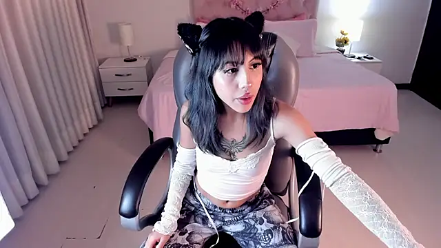 Snapshot of Kitty_Pam chatting on 02/18/25, 03:10 Kitty Pam online show from 02/18/25, 03:10