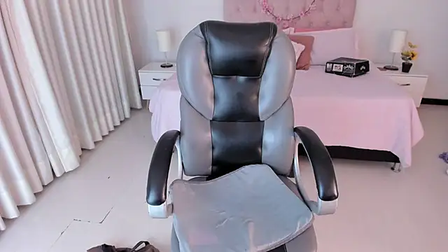 Snapshot of Kitty_Pam chatting on 02/27/25, 06:29 Kitty Pam online show from 02/27/25, 06:29