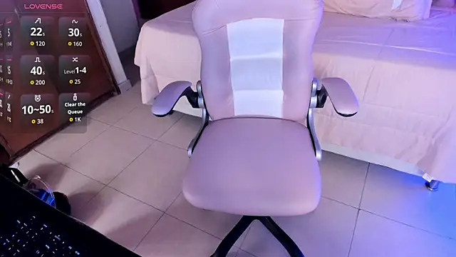 Snapshot of Kitty_Pam chatting on 10/24/25, 08:05 Kitty Pam online show from 10/24/25, 08:05