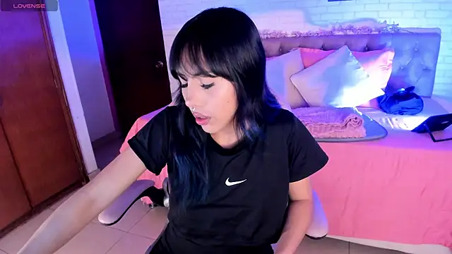 Snapshot of Kitty_Pam chatting on 11/13/25, 07:24 Kitty Pam online show from 11/13/25, 07:24