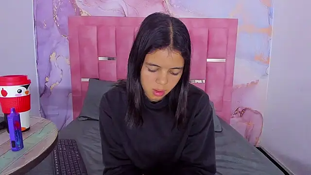 Snapshot of LizzMartin chatting on 12/14/24, 10:28 LizzMartin online show from 12/14/24, 10:28