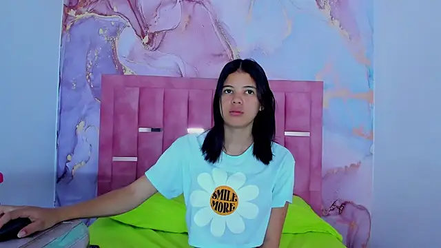 Snapshot of LizzMartin chatting on 12/15/24, 04:59 LizzMartin online show from 12/15/24, 04:59