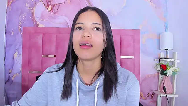 Snapshot of LizzMartin chatting on 03/05/25, 06:34 LizzMartin online show from 03/05/25, 06:34