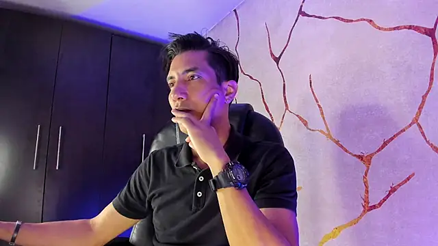 Snapshot of EdwardVlad chatting on 12/04/24, 07:23 EdwardVlad online show from 12/04/24, 07:23