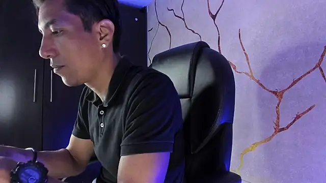 Snapshot of EdwardVlad chatting on 12/04/24, 10:30 EdwardVlad online show from 12/04/24, 10:30