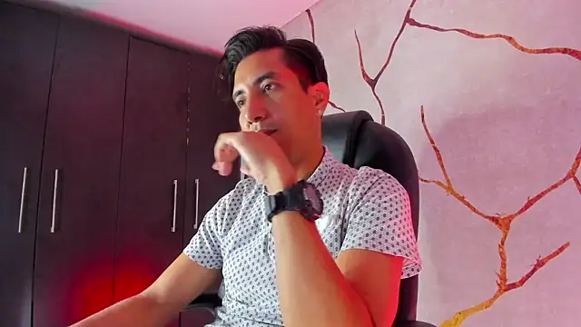 Snapshot of EdwardVlad chatting on 12/06/24, 10:19 EdwardVlad online show from 12/06/24, 10:19