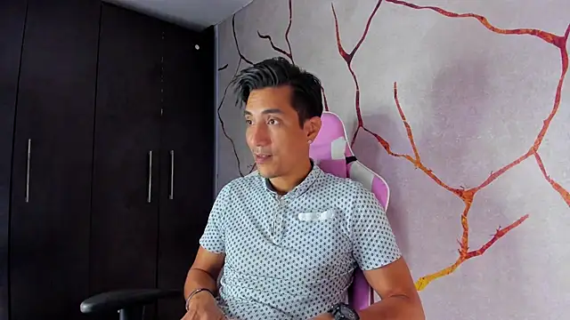 Snapshot of EdwardVlad chatting on 12/10/24, 10:26 EdwardVlad online show from 12/10/24, 10:26