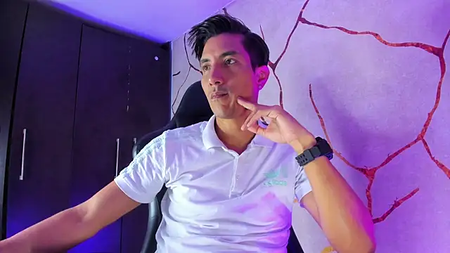 Snapshot of EdwardVlad chatting on 12/13/24, 07:10 EdwardVlad online show from 12/13/24, 07:10