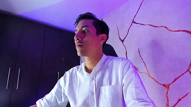 Snapshot of EdwardVlad chatting on 12/14/24, 07:14 EdwardVlad online show from 12/14/24, 07:14