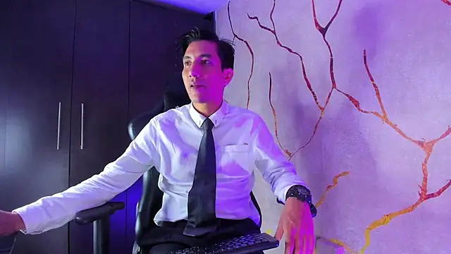 Snapshot of EdwardVlad chatting on 12/17/24, 10:32 EdwardVlad online show from 12/17/24, 10:32