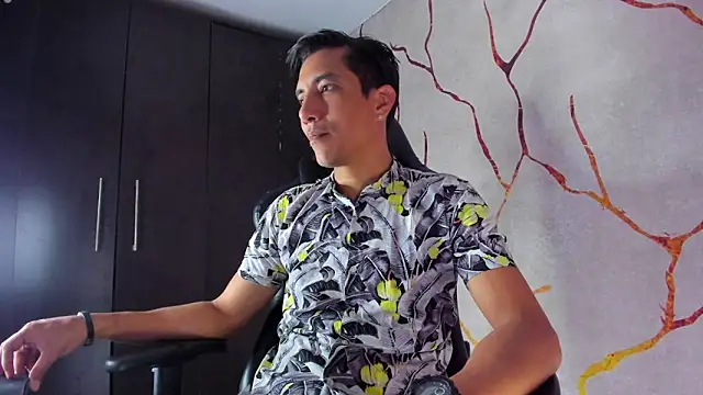 Snapshot of EdwardVlad chatting on 12/18/24, 07:19 EdwardVlad online show from 12/18/24, 07:19