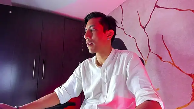 Snapshot of EdwardVlad chatting on 12/19/24, 07:29 EdwardVlad online show from 12/19/24, 07:29