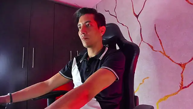 Snapshot of EdwardVlad chatting on 12/21/24, 07:49 EdwardVlad online show from 12/21/24, 07:49