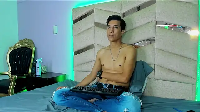 Snapshot of EdwardVlad chatting on 12/27/24, 10:37 EdwardVlad online show from 12/27/24, 10:37