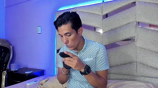 Snapshot of EdwardVlad chatting on 12/28/24, 07:43 EdwardVlad online show from 12/28/24, 07:43