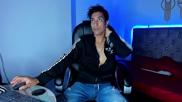 Snapshot of EdwardVlad chatting on 12/29/24, 03:35 EdwardVlad online show from 12/29/24, 03:35