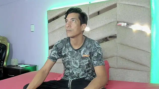 Snapshot of EdwardVlad chatting on 12/30/24, 07:21 EdwardVlad online show from 12/30/24, 07:21