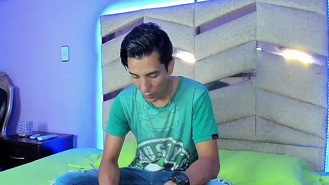 Snapshot of EdwardVlad chatting on 01/03/25, 07:18 EdwardVlad online show from 01/03/25, 07:18