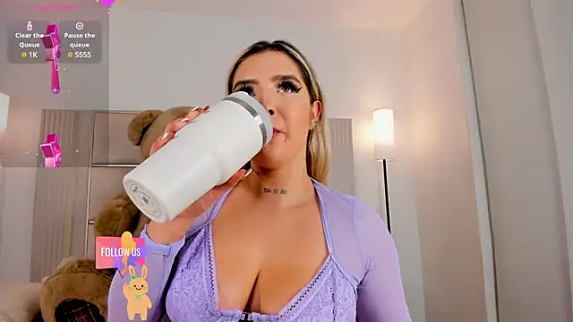 Snapshot of saraamiller_ chatting on 02/22/25, 05:23 saraamiller online show from 02/22/25, 05:23