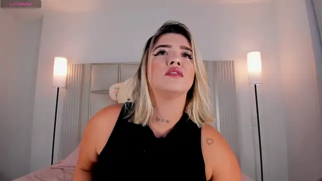 Snapshot of saraamiller_ chatting on 05/11/26, 11:35 saraamiller online show from 05/11/26, 11:35
