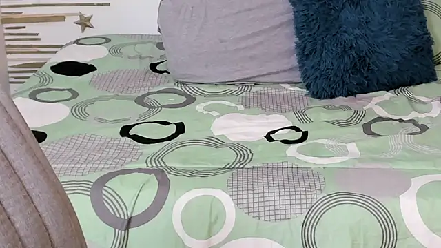 alinabozz1 online show from 09/21/25, 10:44