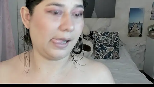 Snapshot of alinabozz1 chatting on 04/09/26, 04:45 alinabozz1 online show from 04/09/26, 04:45