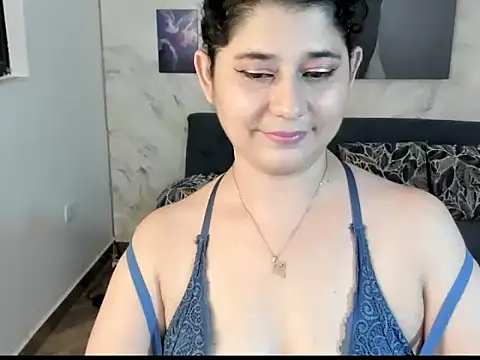 Snapshot of alinabozz1 chatting on 06/08/26, 02:23 alinabozz1 online show from 06/08/26, 02:23