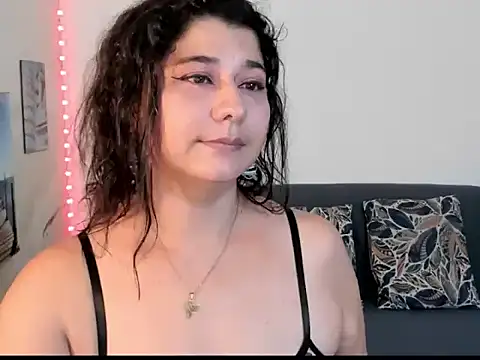 Snapshot of alinabozz1 chatting on 06/15/26, 09:50 alinabozz1 online show from 06/15/26, 09:50