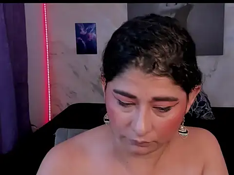 Snapshot of alinabozz1 chatting on 07/20/26, 04:27 alinabozz1 online show from 07/20/26, 04:27