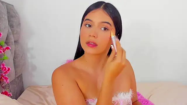 Snapshot of adhara__evanss chatting on 12/13/24, 11:06 adhara  evanss online show from 12/13/24, 11:06