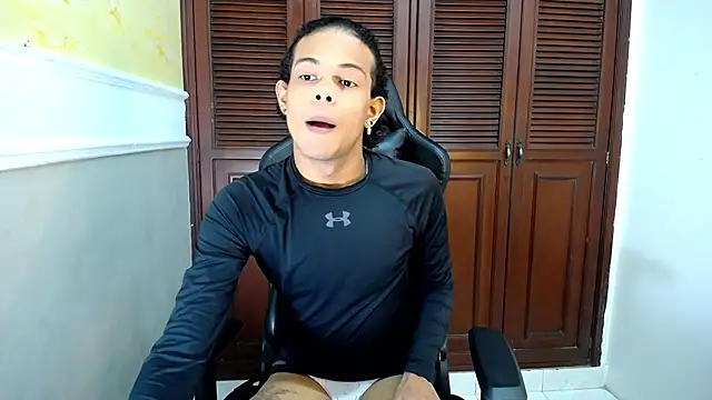 Snapshot of rose_Skinny_ chatting on 10/07/25, 12:41 rose Skinny online show from 10/07/25, 12:41